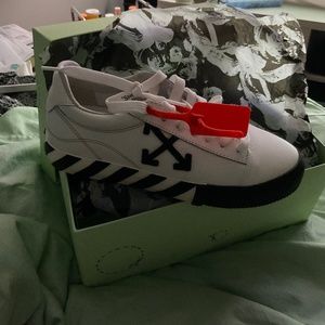 Off-white sneakers Size 10